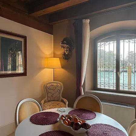 Molino Stucky Chimera - Canal View