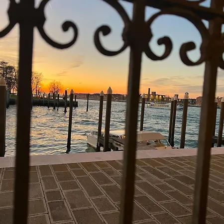 Molino Stucky Chimera - Canal View Apartment Venedig
